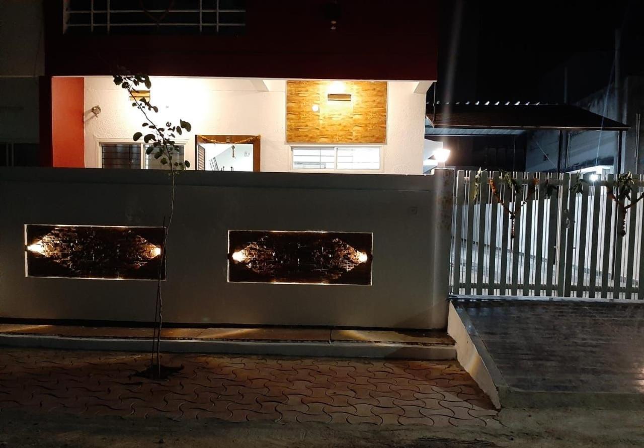 Mahadev Mansion Villa Ujjain Exteriör bild